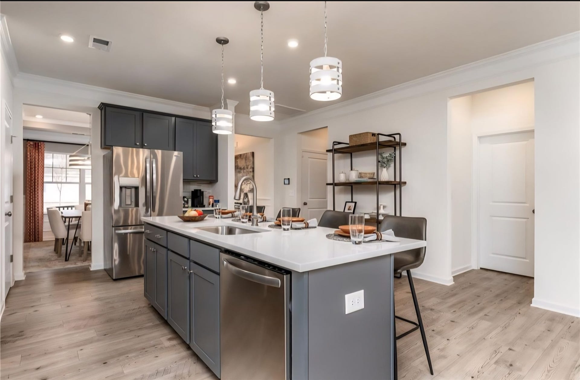 6118 Royal Palm Drive, Manvel, TX 77578 This image is a staged model only to be used for illustration purposes only. Colors and finishes may vary. The listing has white finishes.