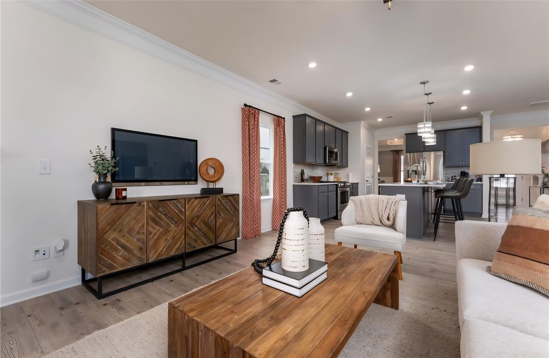 6118 Royal Palm Drive, Manvel, TX 77578 This image is a staged model only to be used for illustration purposes only. Colors and finishes may vary. The listing has white finishes.