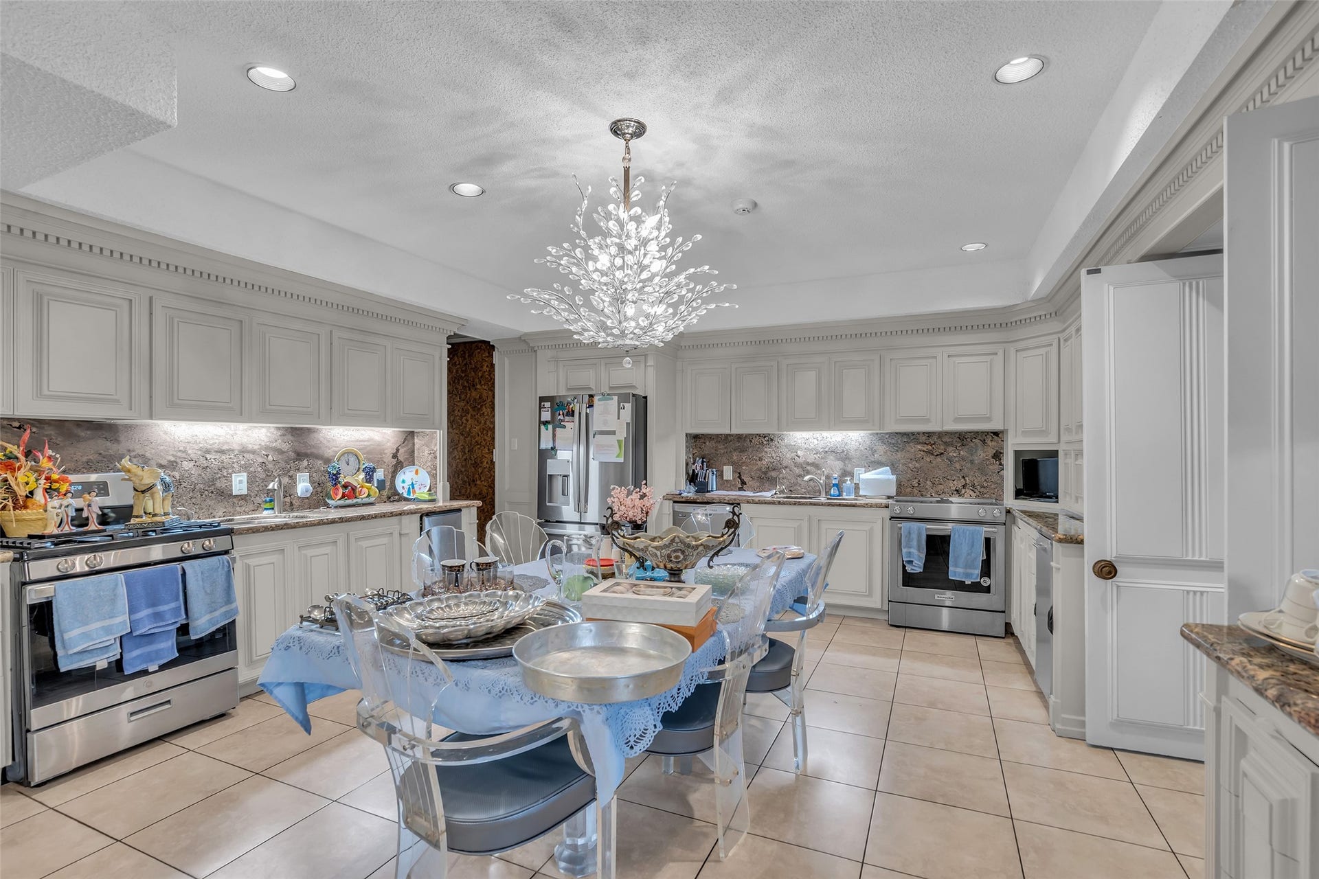 6 Farnham Park Drive, Houston, TX 77024 6 Farnham Park Drive, Houston, TX 77024