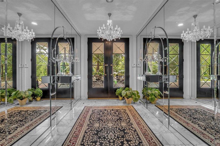 Property photo for 6 Farnham Park Drive, Houston, TX