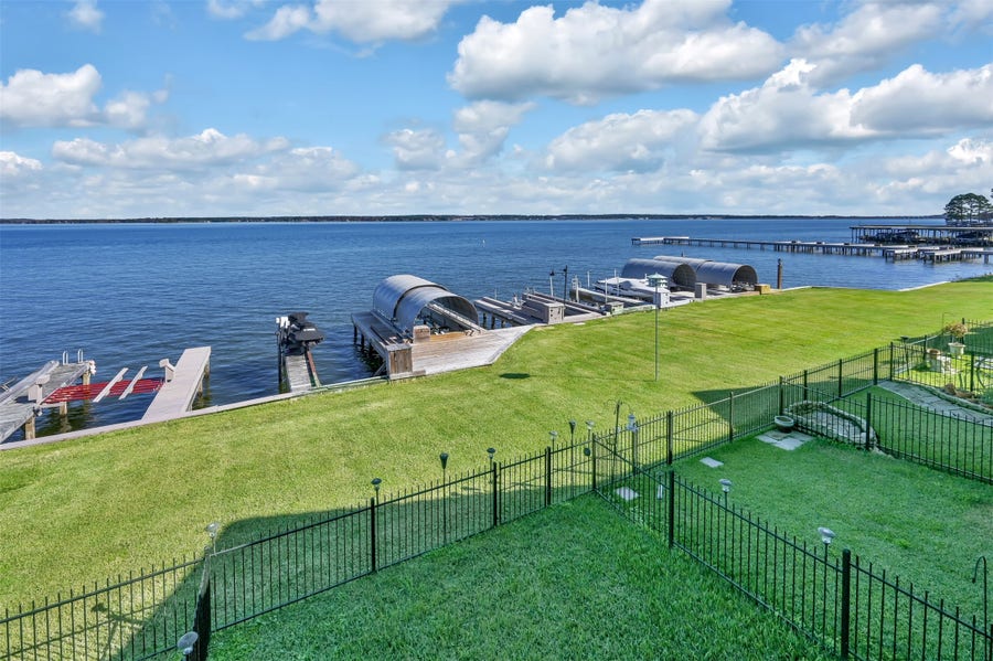 Property photo for 13 Regency Point, Conroe, TX