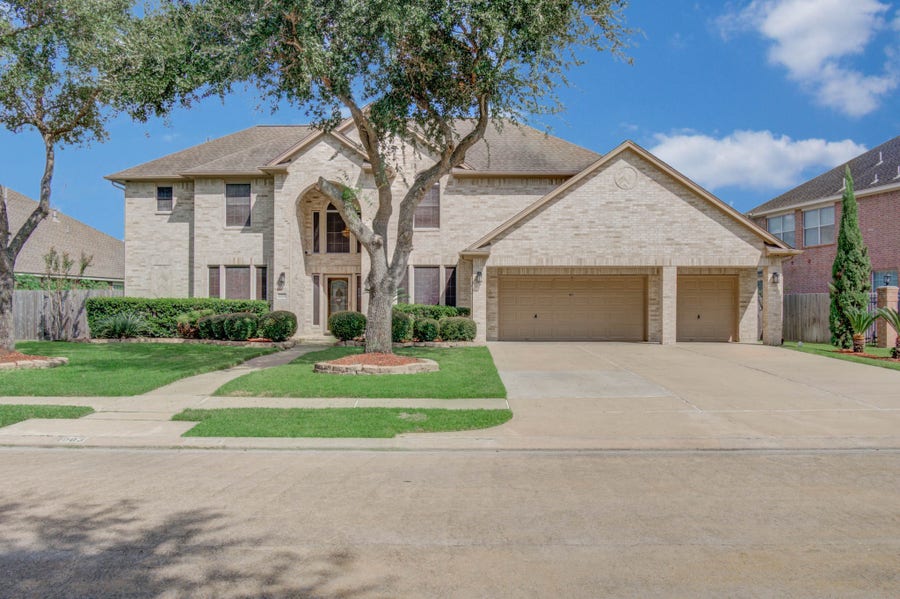Property photo for 11003 Hundred Bridge Lane, Sugar Land, TX
