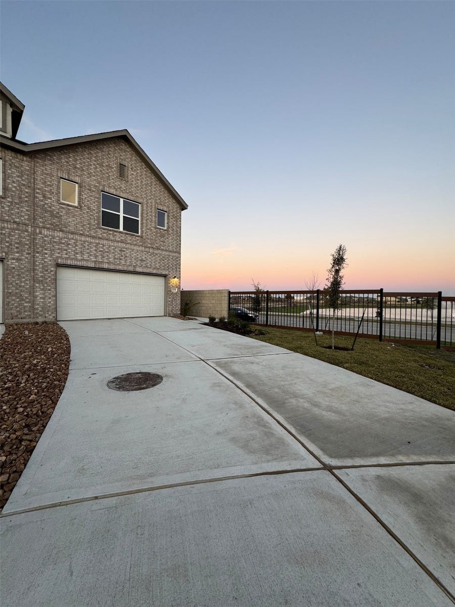 Property photo for 2131 Salinas Drive, Rosharon, TX