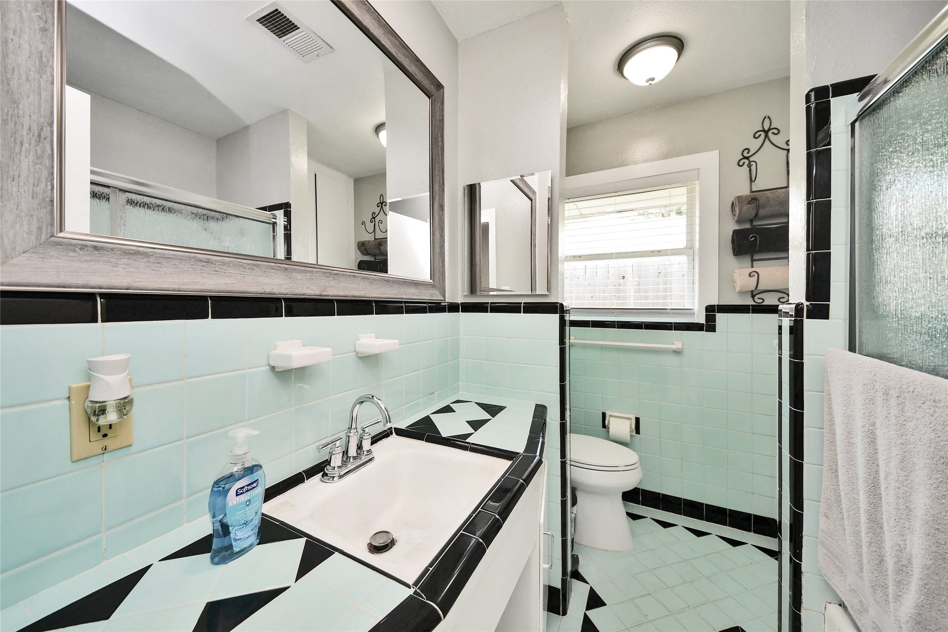 5758 Meadow Creek Lane, Houston, TX 77017 5758 Meadow Creek Lane, Houston, TX 77017