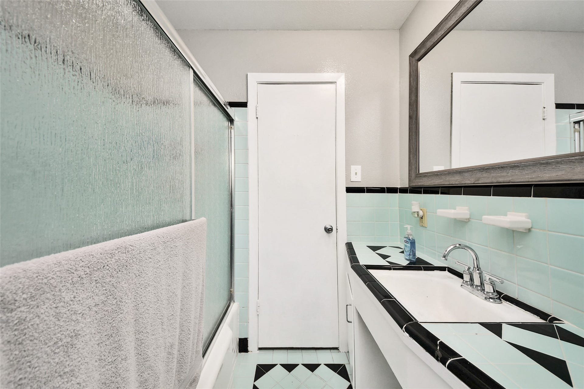 5758 Meadow Creek Lane, Houston, TX 77017 5758 Meadow Creek Lane, Houston, TX 77017