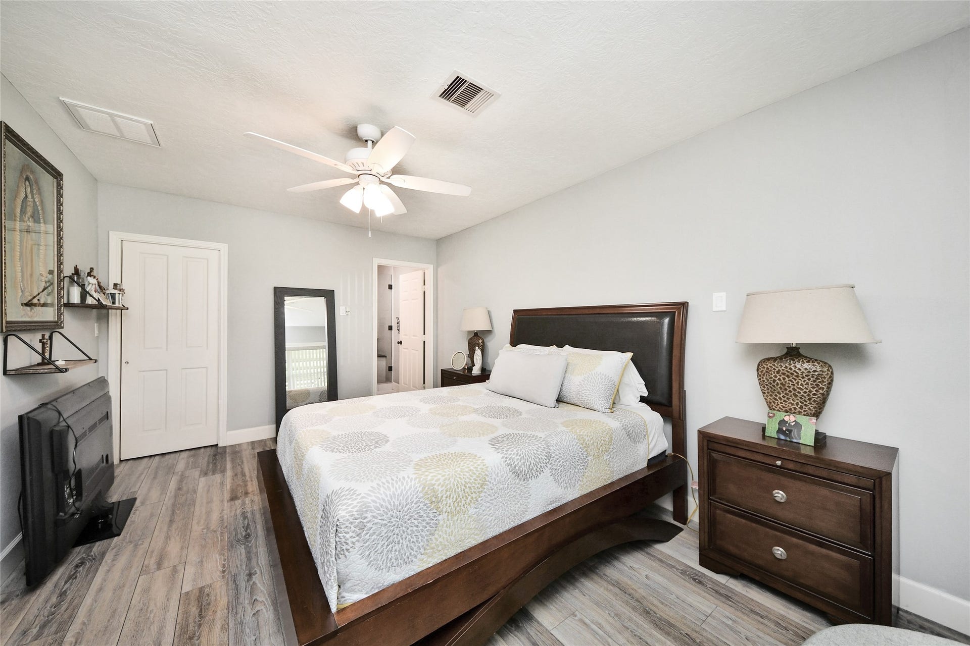 5758 Meadow Creek Lane, Houston, TX 77017 5758 Meadow Creek Lane, Houston, TX 77017