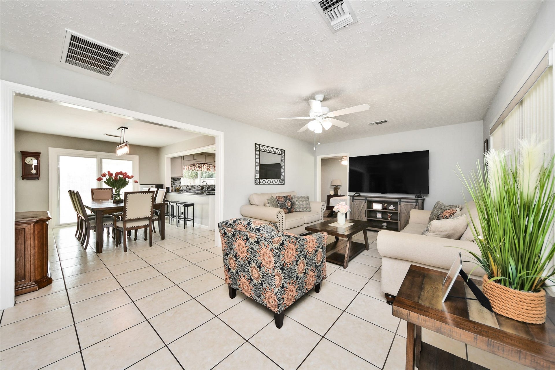 5758 Meadow Creek Lane, Houston, TX 77017 5758 Meadow Creek Lane, Houston, TX 77017