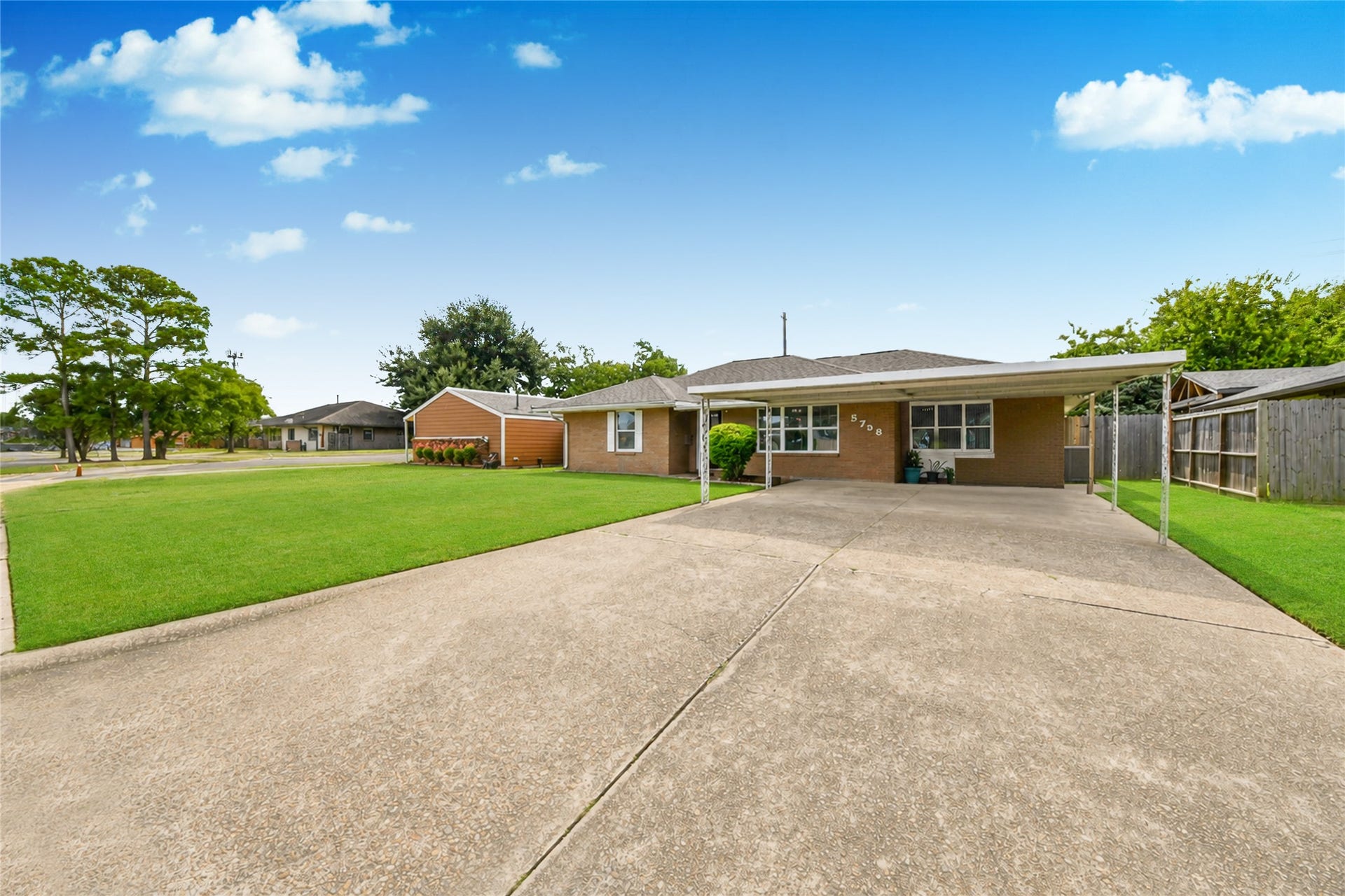 5758 Meadow Creek Lane, Houston, TX 77017 5758 Meadow Creek Lane, Houston, TX 77017