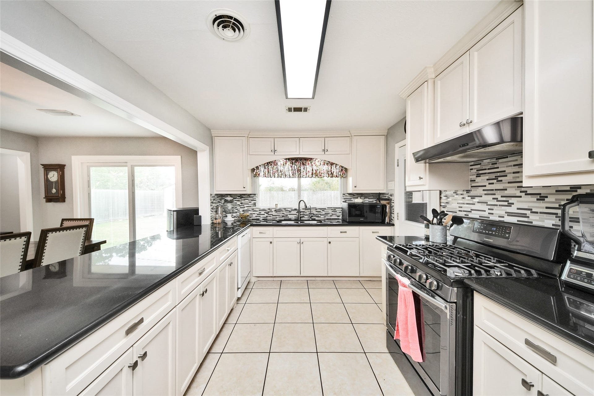 5758 Meadow Creek Lane, Houston, TX 77017 5758 Meadow Creek Lane, Houston, TX 77017