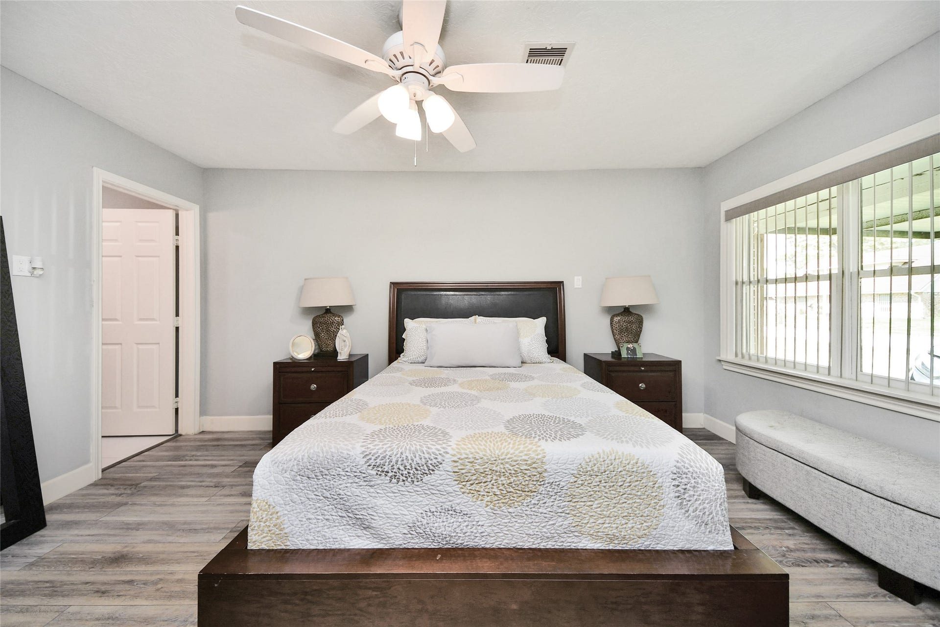 5758 Meadow Creek Lane, Houston, TX 77017 5758 Meadow Creek Lane, Houston, TX 77017