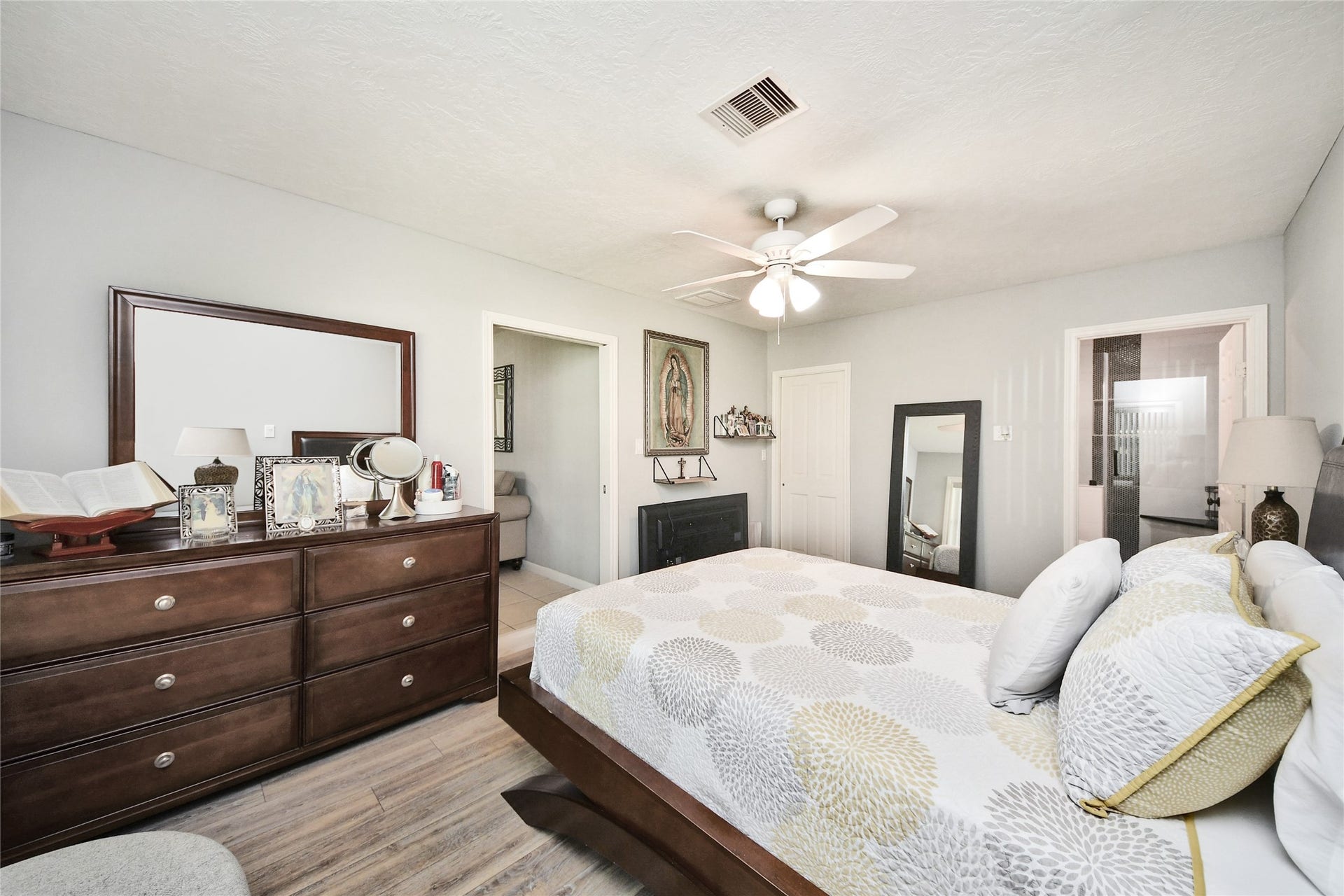 5758 Meadow Creek Lane, Houston, TX 77017 5758 Meadow Creek Lane, Houston, TX 77017