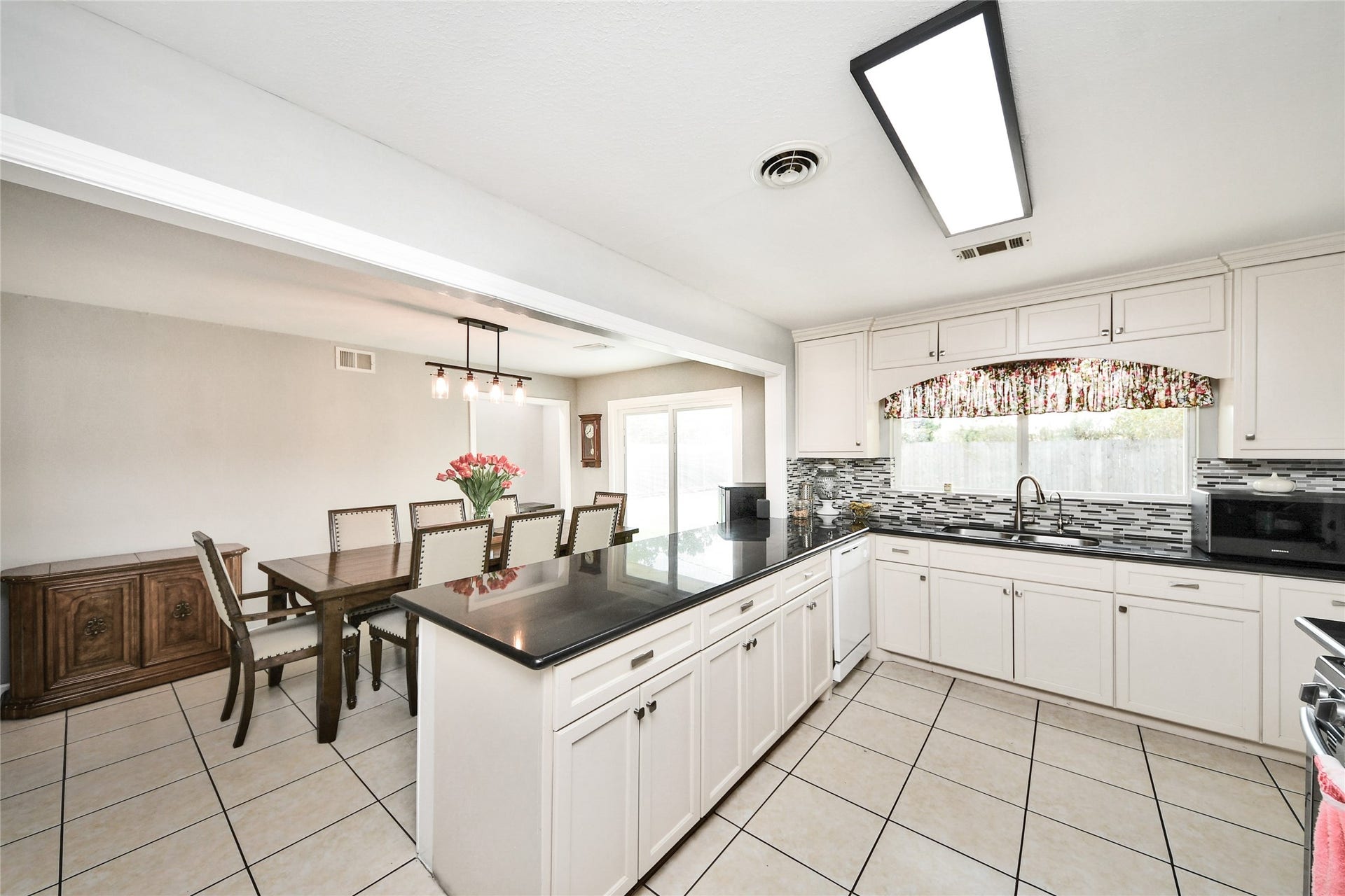 5758 Meadow Creek Lane, Houston, TX 77017 5758 Meadow Creek Lane, Houston, TX 77017