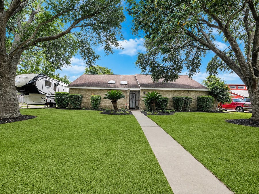 Property photo for 1100 Cactus Street, Baytown, TX