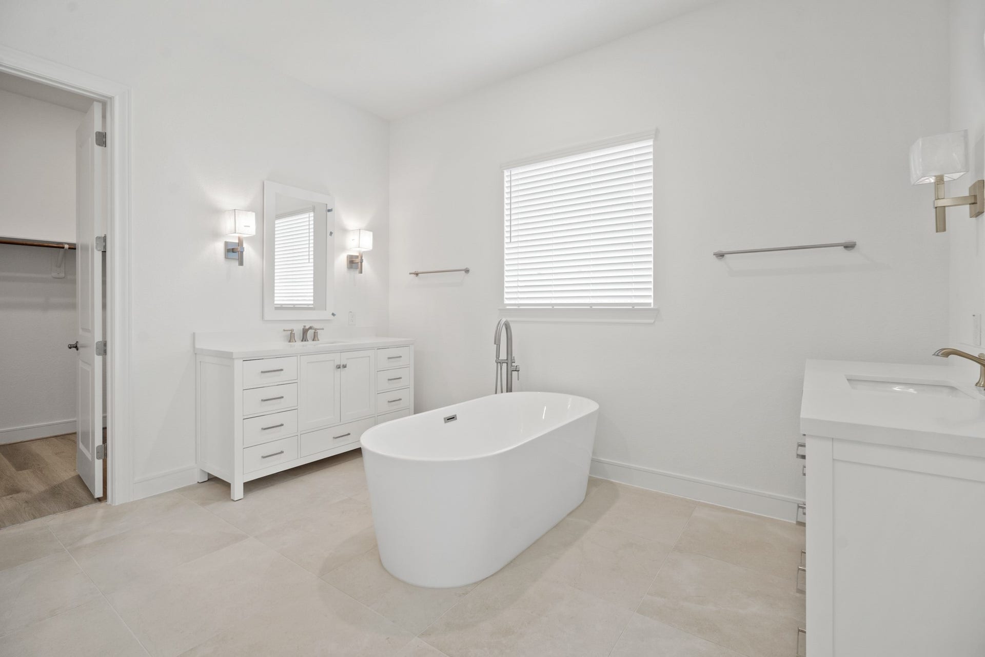 Luxurious primary bath (*Photo not of actual home and used for illustration purposes only.)