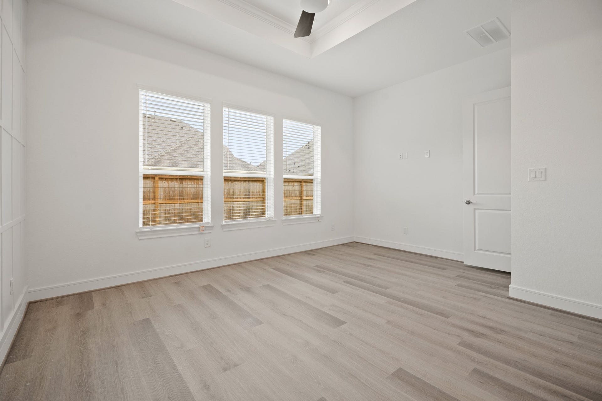Spacious primary suite (*Photo not of actual home and used for illustration purposes only.)
