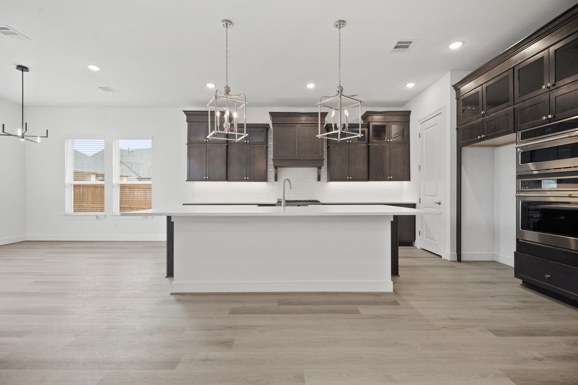 Gourmet island kitchen (*Artist rendering used for illustration purposes only.)