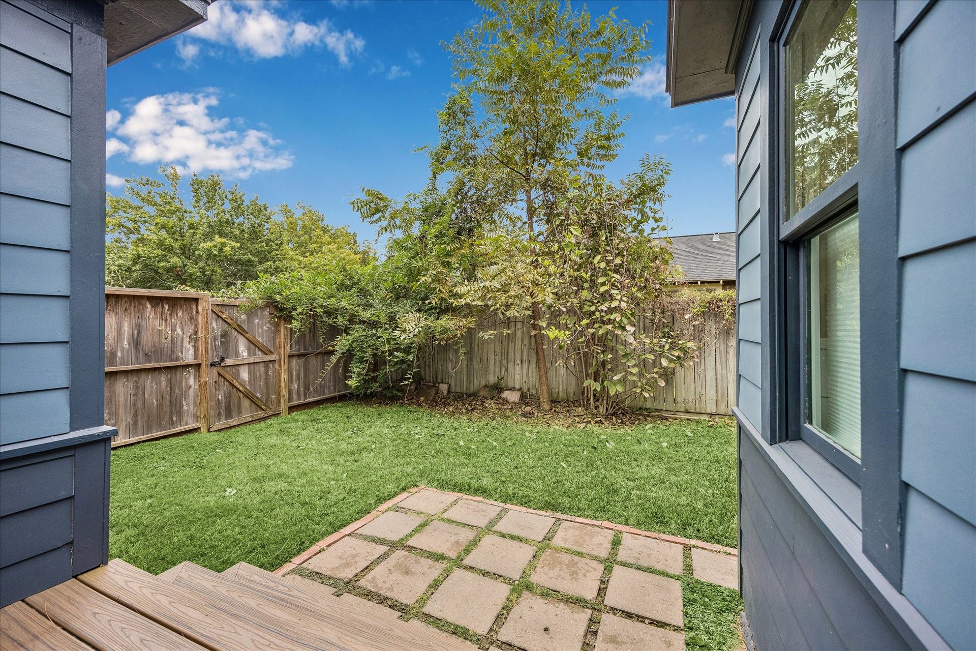 636 Pizer Street, Houston, TX 77009 Wooden deck outside second bedroom