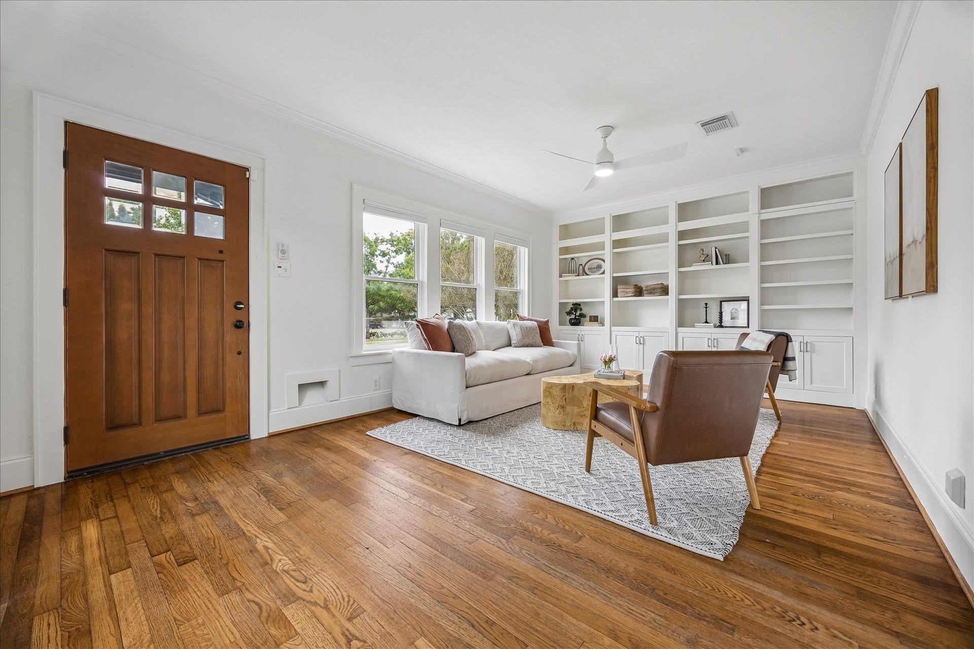 636 Pizer Street, Houston, TX 77009 Thoughtfully updated