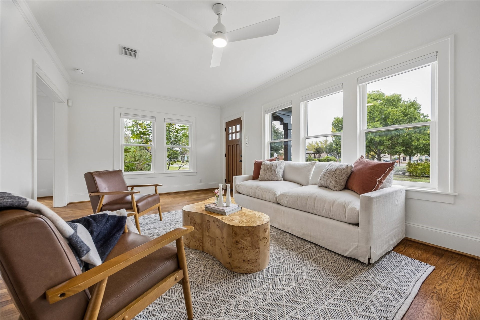 636 Pizer Street, Houston, TX 77009 The living room features original hardwood floors and custom built-ins