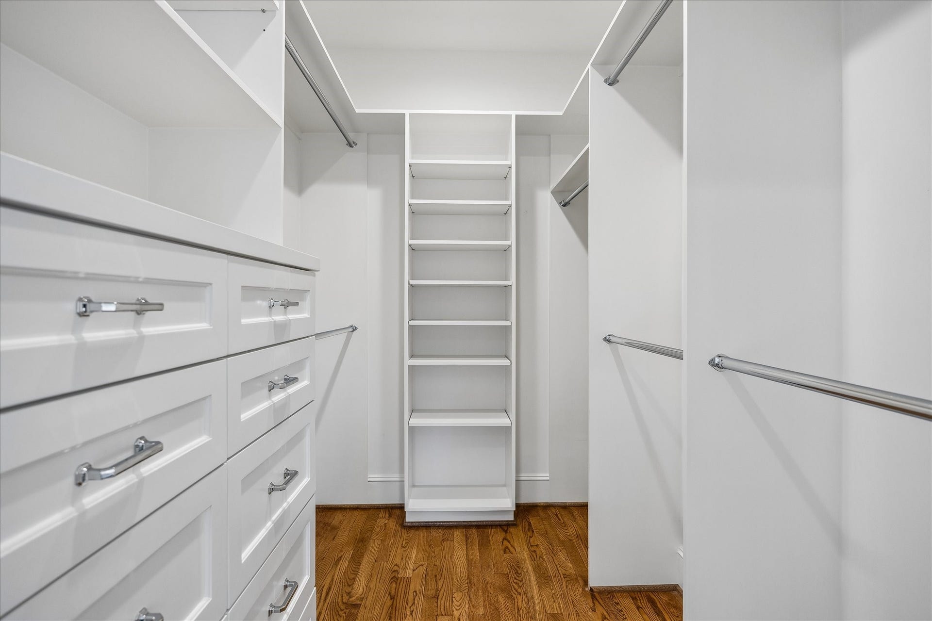 636 Pizer Street, Houston, TX 77009 Custom walk-in closet