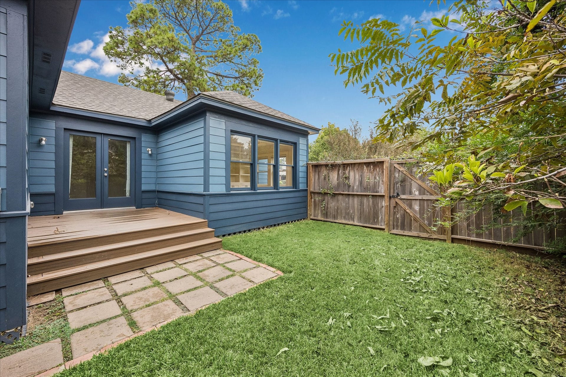 636 Pizer Street, Houston, TX 77009 Secluded deck just off the second bedroom