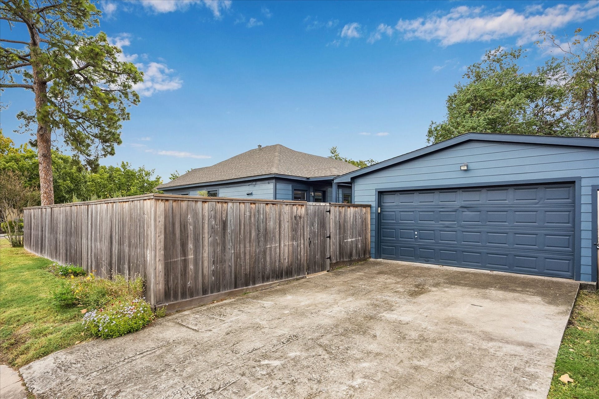 636 Pizer Street, Houston, TX 77009 Rare double wide driveway and oversized two car garage!