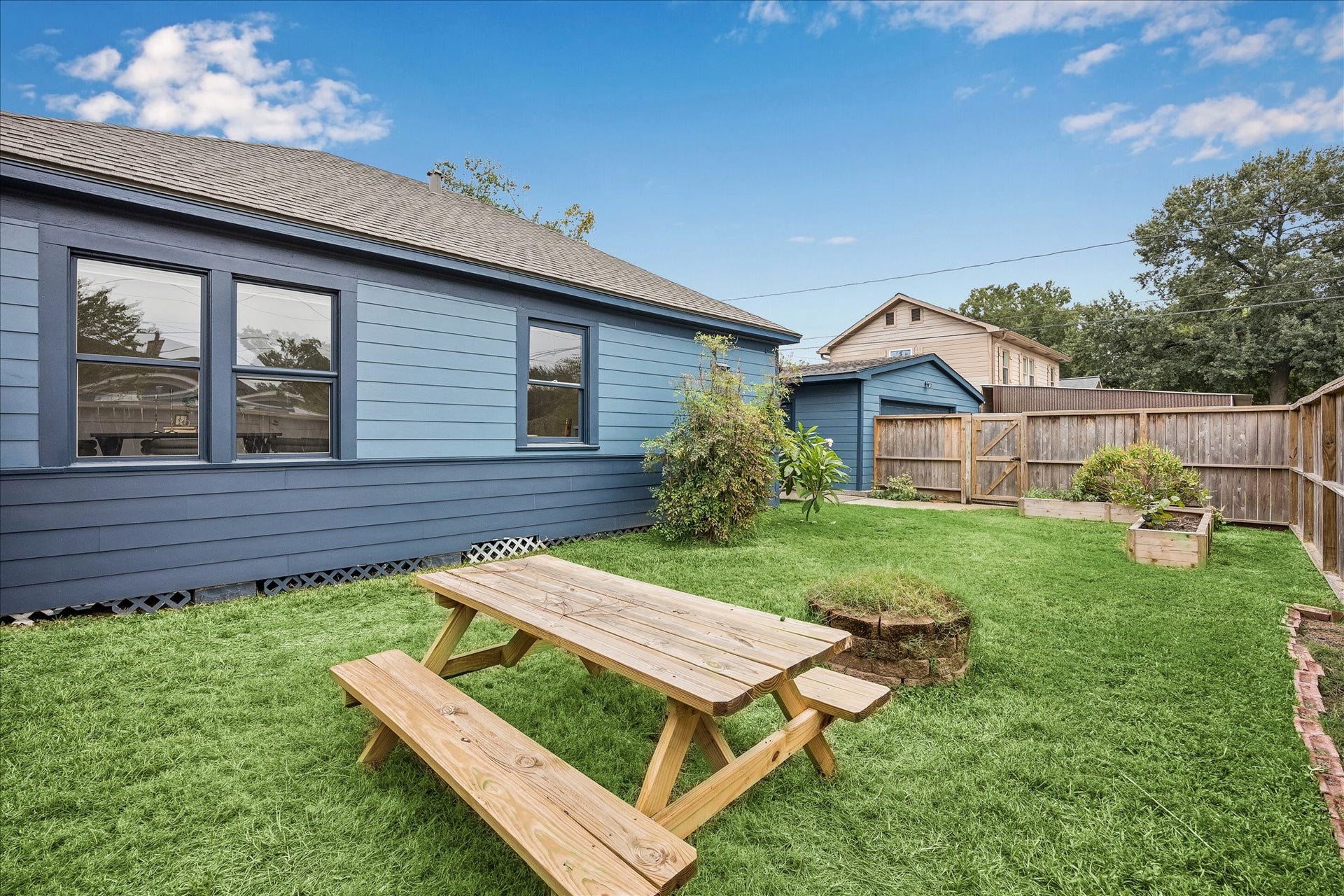 636 Pizer Street, Houston, TX 77009 Enjoy three distinct outdoor spaces for relaxing and entertaining!