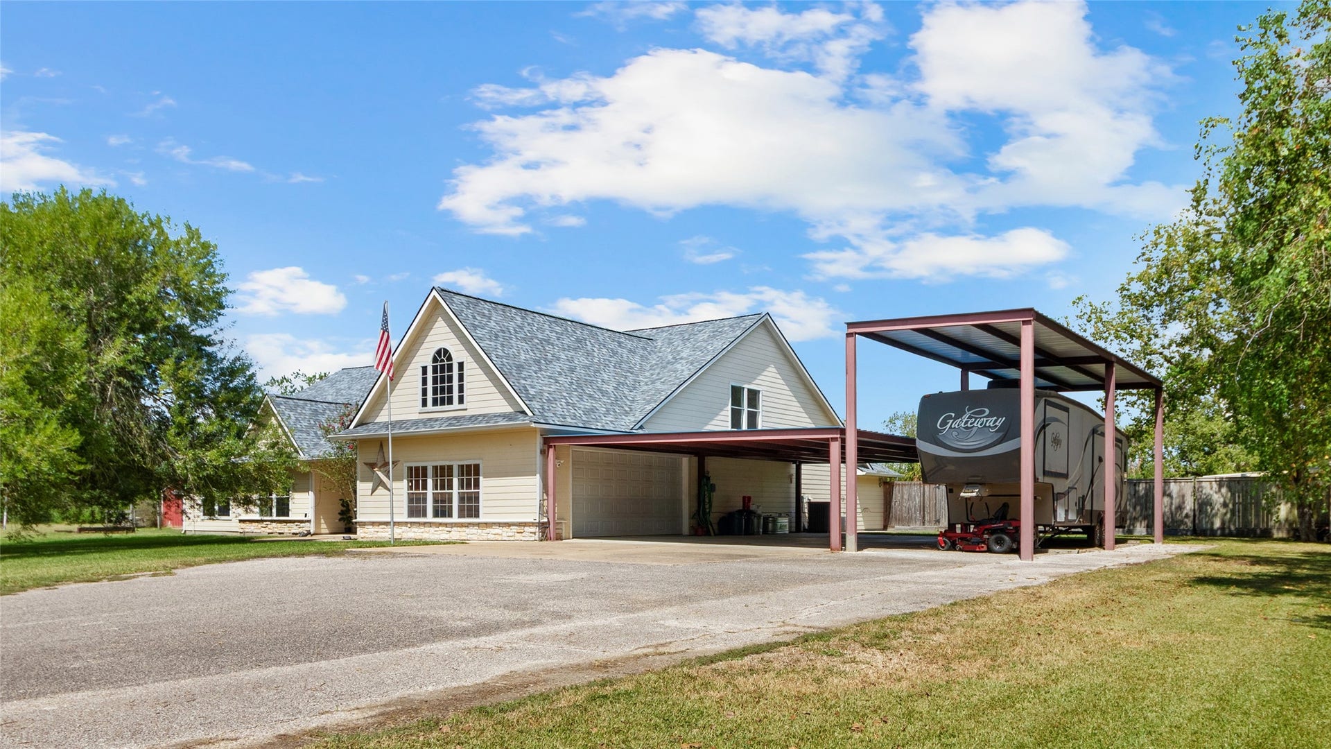 111 County Road 932, Alvin, TX 77511 Room for the house, the cars AND the RV.