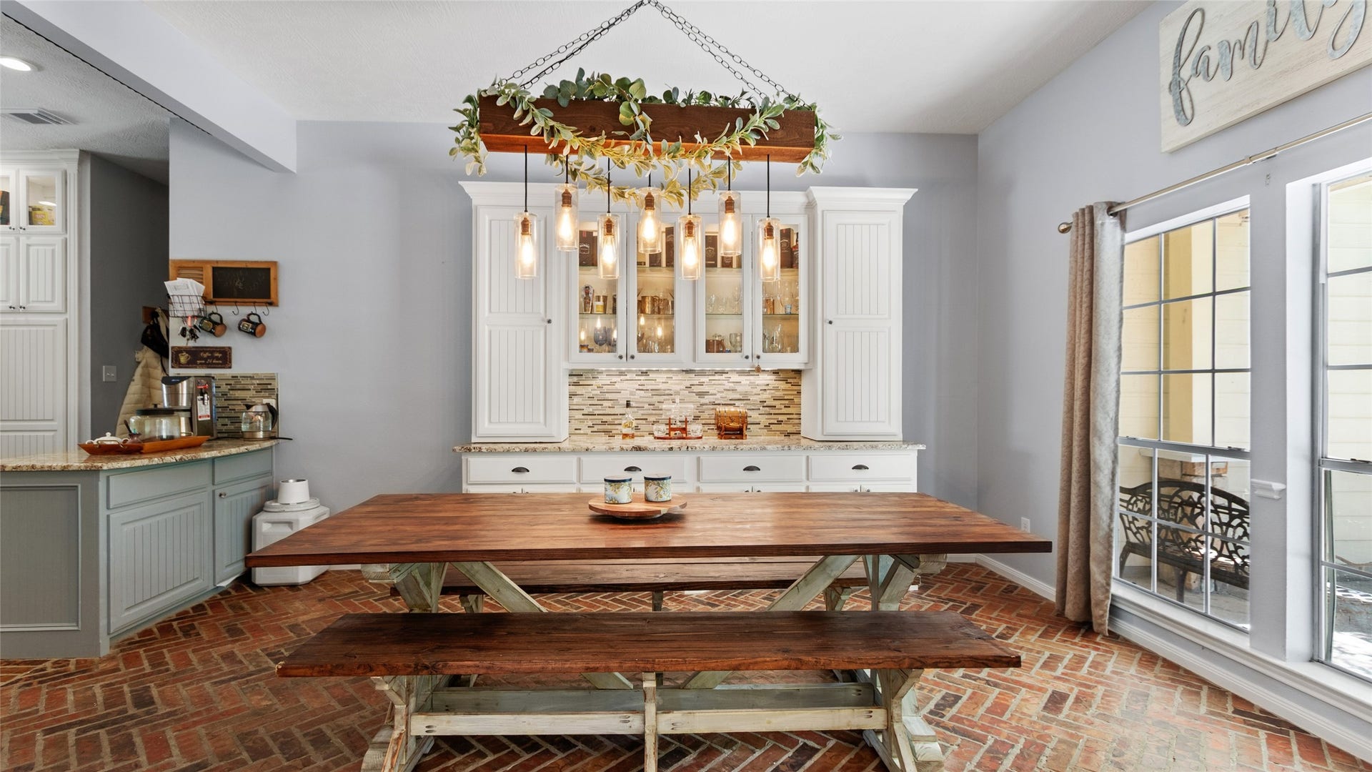 111 County Road 932, Alvin, TX 77511 Plenty of room to bring everyone together around the table.