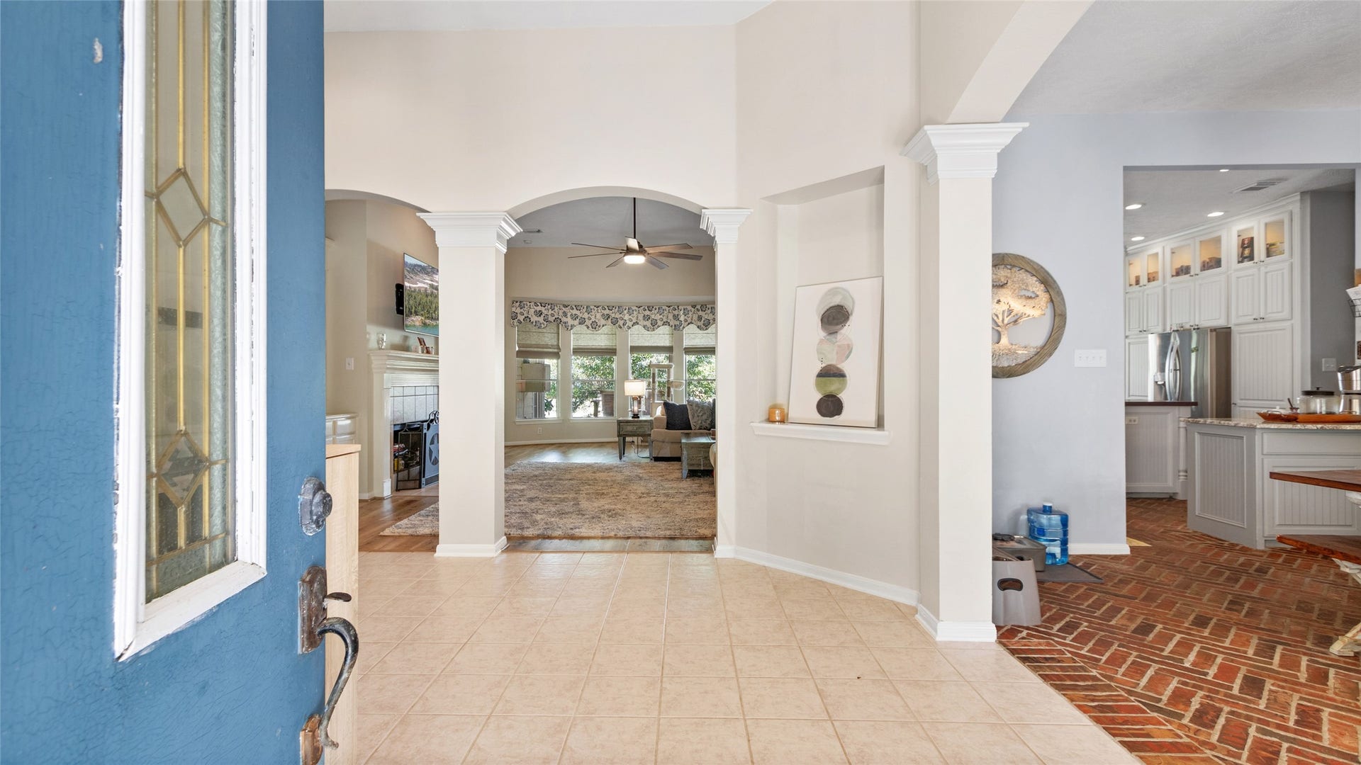 111 County Road 932, Alvin, TX 77511 Open the door to your next chapter.