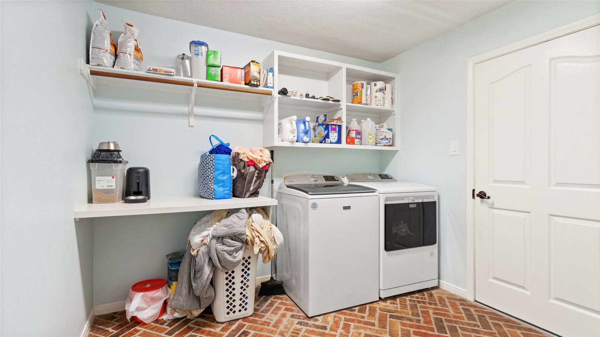 111 County Road 932, Alvin, TX 77511 A dedicated laundry room keeps everyday chores tucked away and organized.