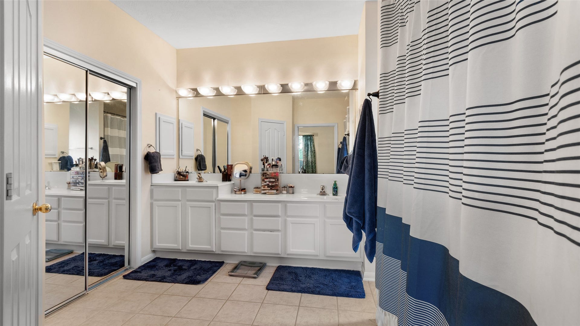 111 County Road 932, Alvin, TX 77511 The primary bathroom features double sinks for added everyday convenience.