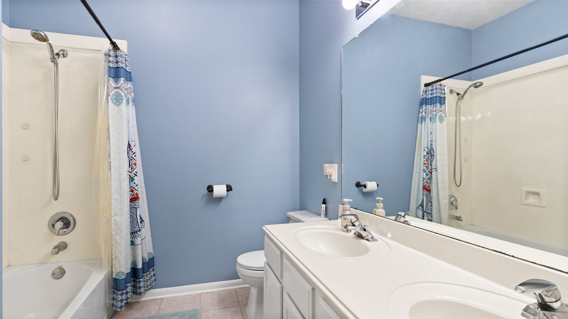 111 County Road 932, Alvin, TX 77511 A full guest bathroom conveniently located near the secondary bedrooms.