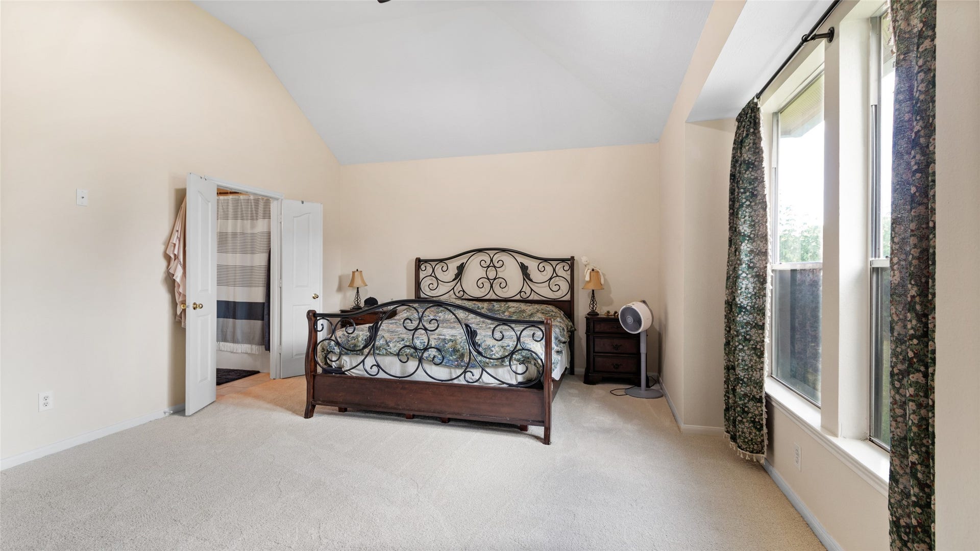 111 County Road 932, Alvin, TX 77511 Your own quiet retreat at the end of the day.
