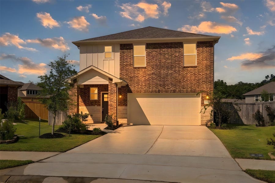 Property photo for 2046 West Darlington Oak Ct, Conroe, TX
