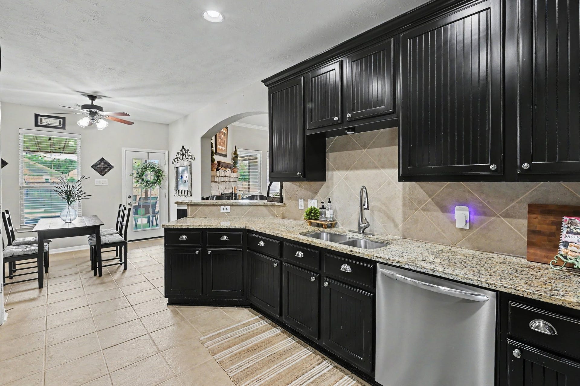 3014 Bowser Road, Fulshear, TX 77441 Spacious Kitchen with Breakfast Nook