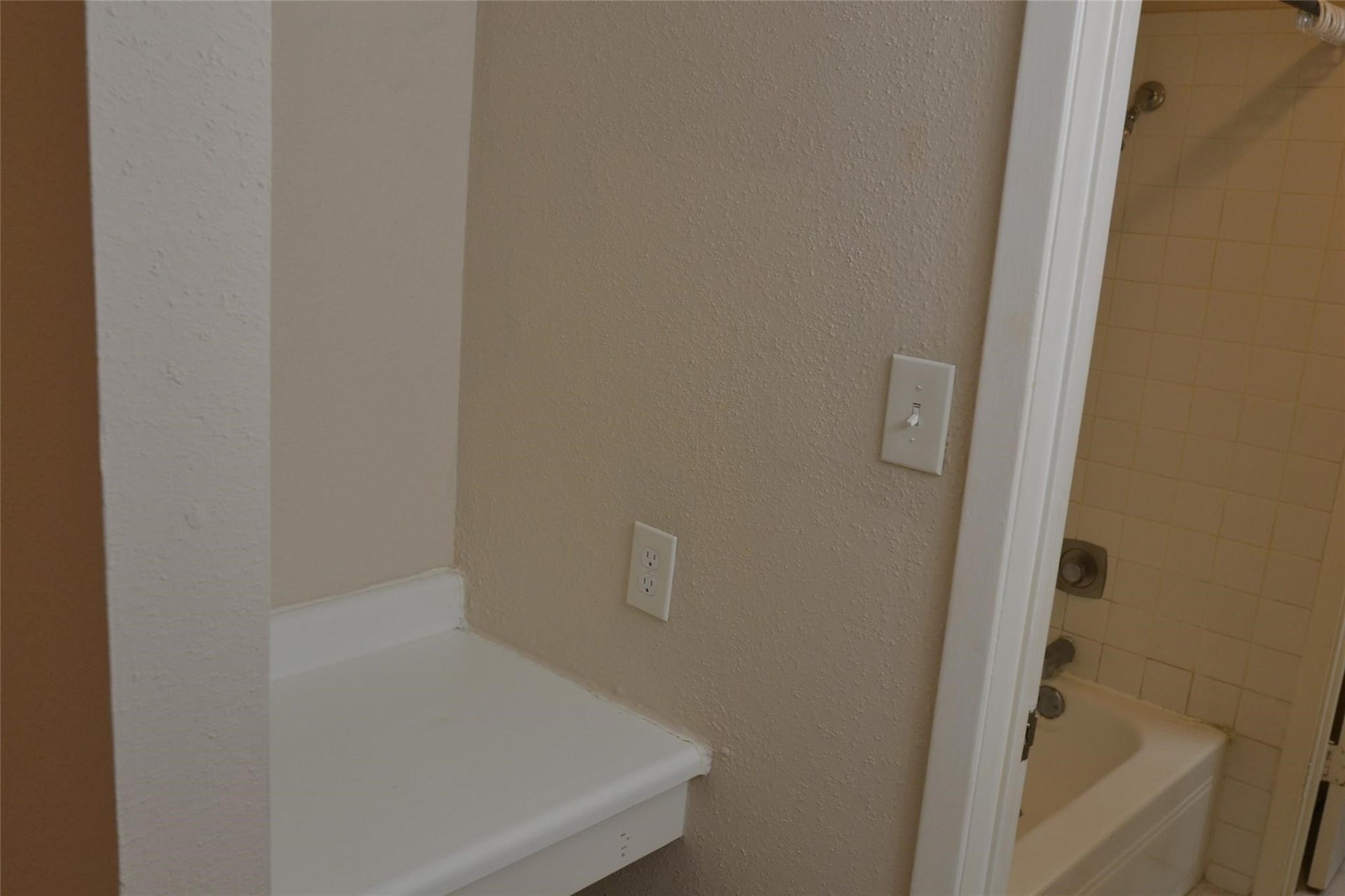 6111 Beverly Hill Street, #43, Houston, TX 77057 6111 Beverly Hill Street, #43, Houston, TX 77057