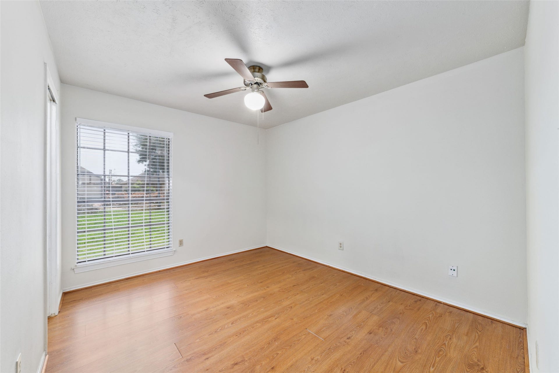 14210 Swanfield Drive, Houston, TX 77083 14210 Swanfield Drive, Houston, TX 77083