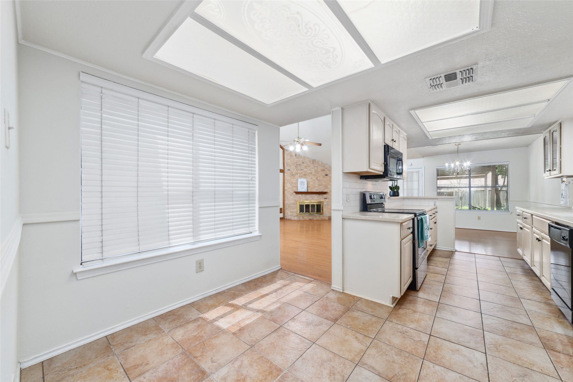 14210 Swanfield Drive, Houston, TX 77083 14210 Swanfield Drive, Houston, TX 77083