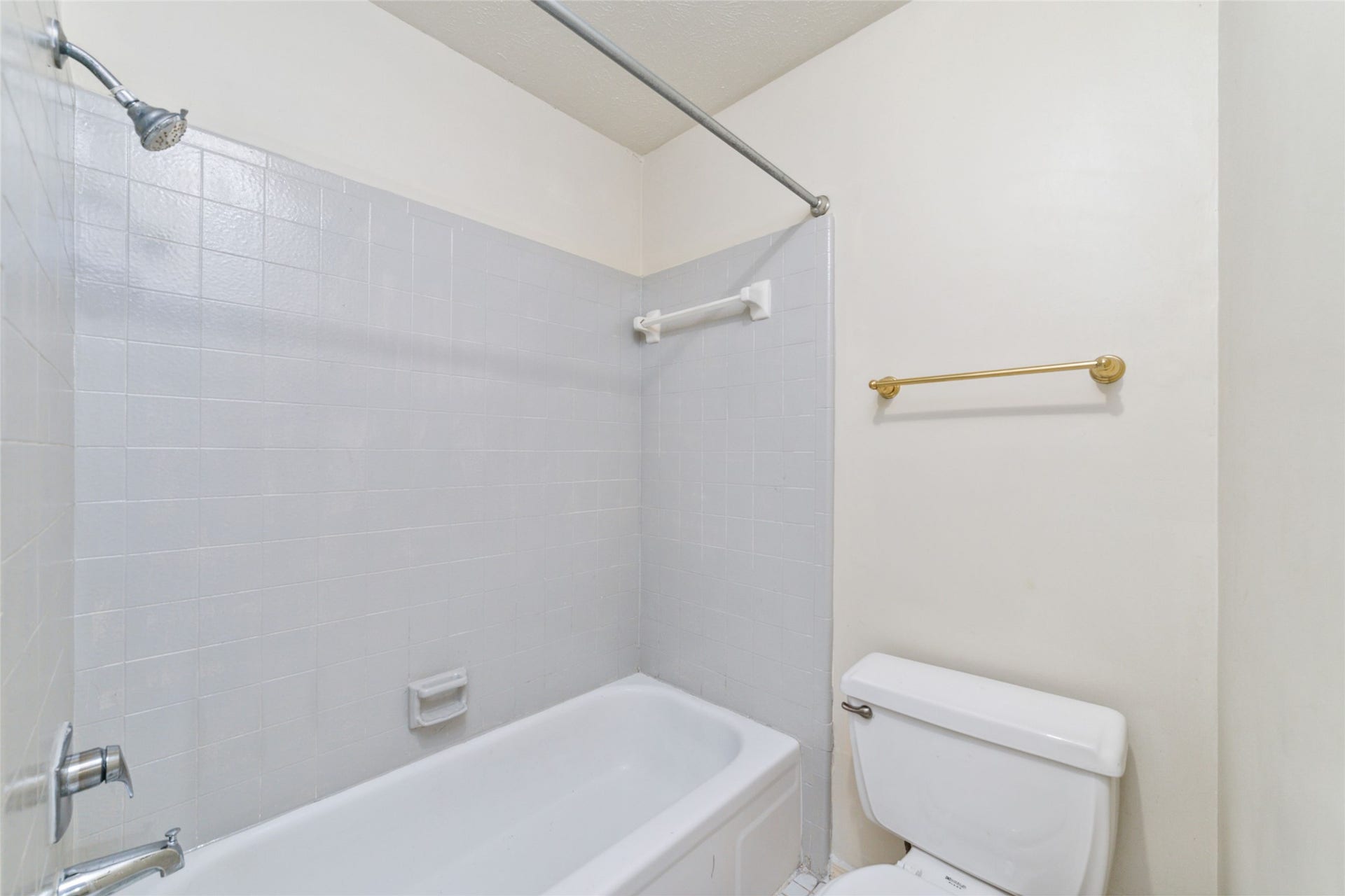 14210 Swanfield Drive, Houston, TX 77083 14210 Swanfield Drive, Houston, TX 77083