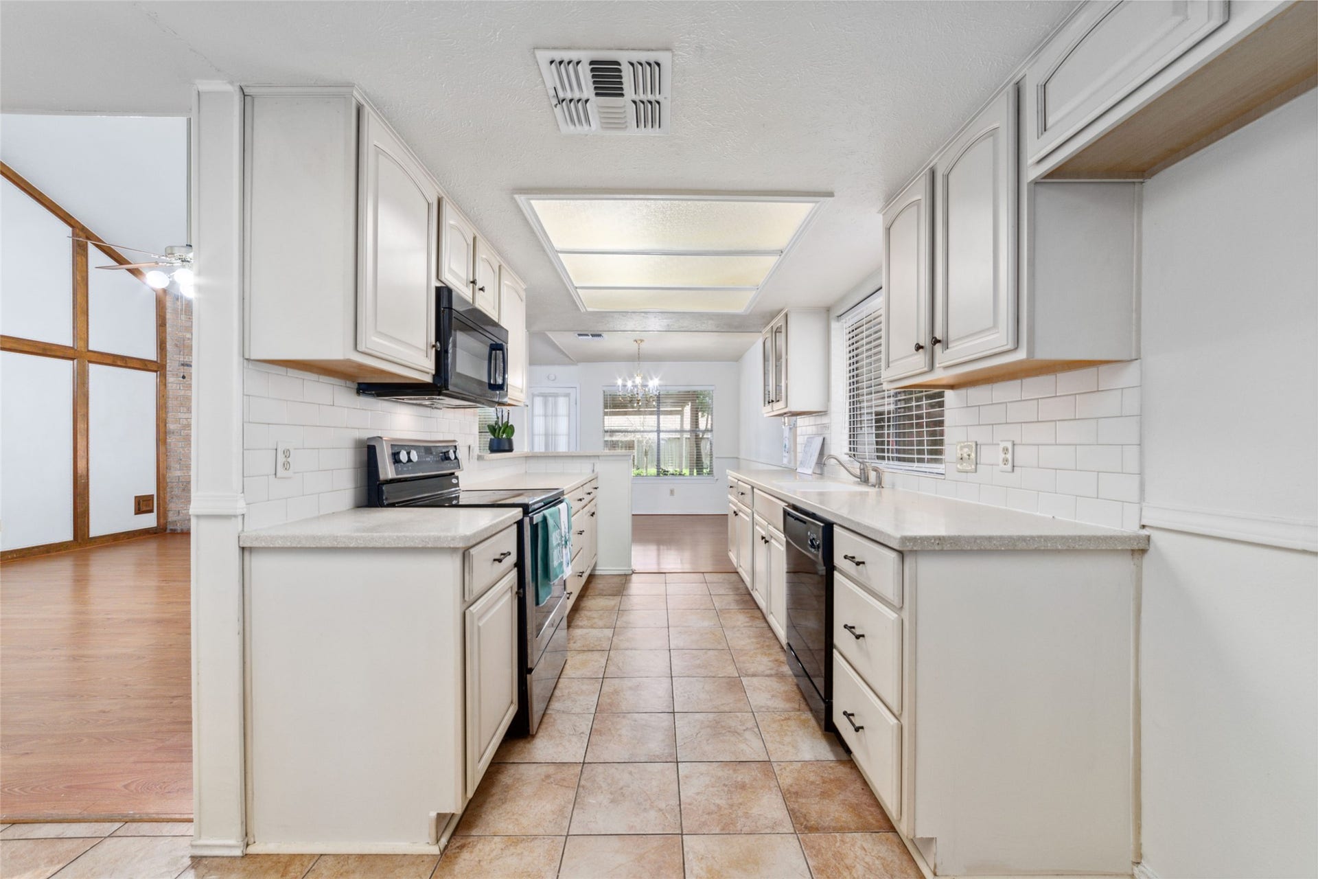 14210 Swanfield Drive, Houston, TX 77083 14210 Swanfield Drive, Houston, TX 77083