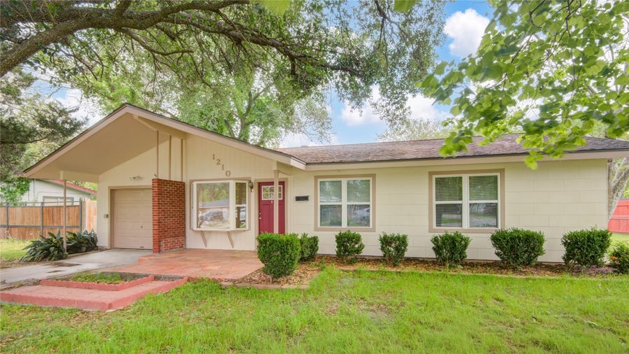 Property photo for 1210 Mac Drive Drive, Sweeny, TX