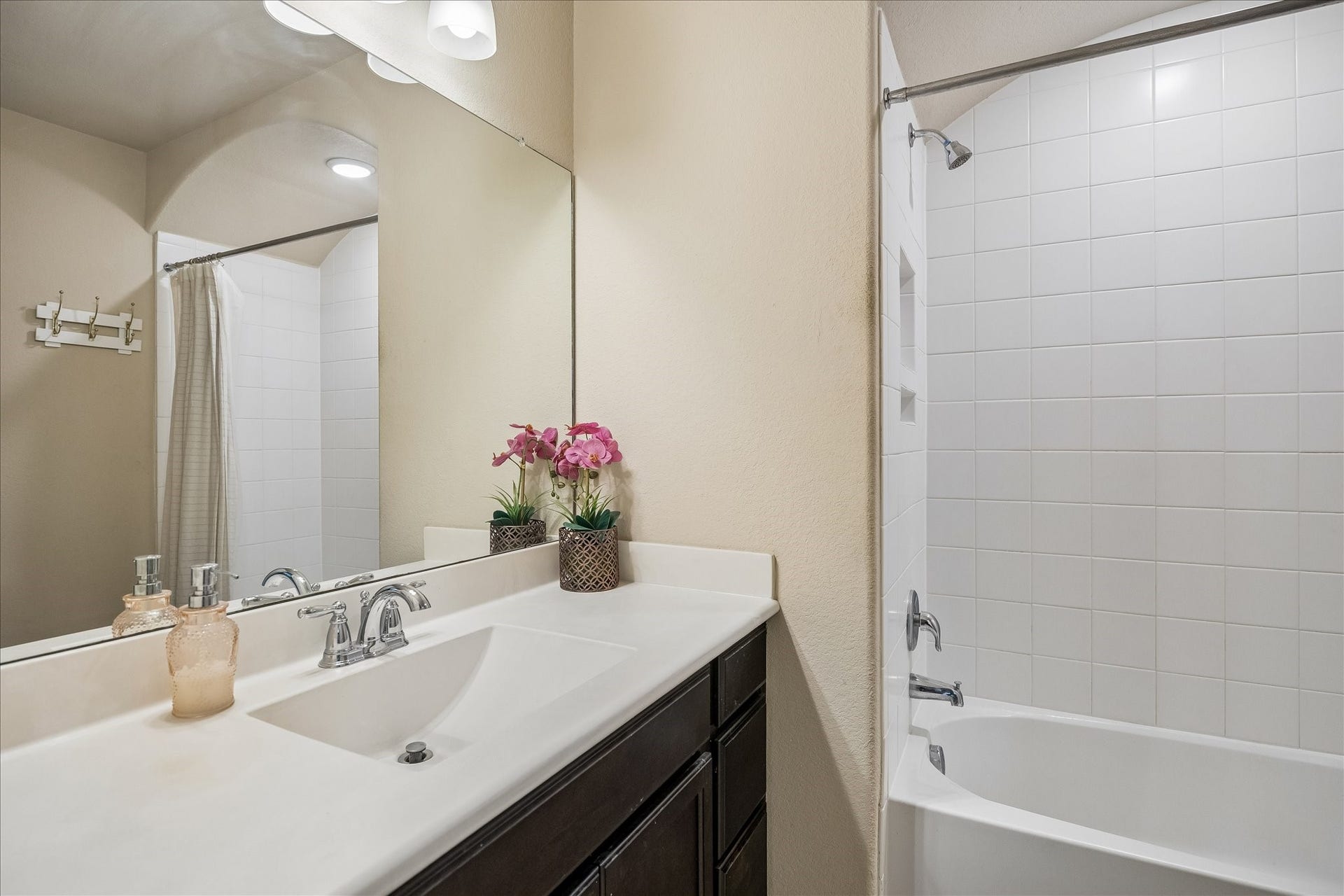 10018 Mahaffey Road, Tomball, TX 77375 Third bathroom of off the third upstairs bedroom. Great for guests to have some privacy.