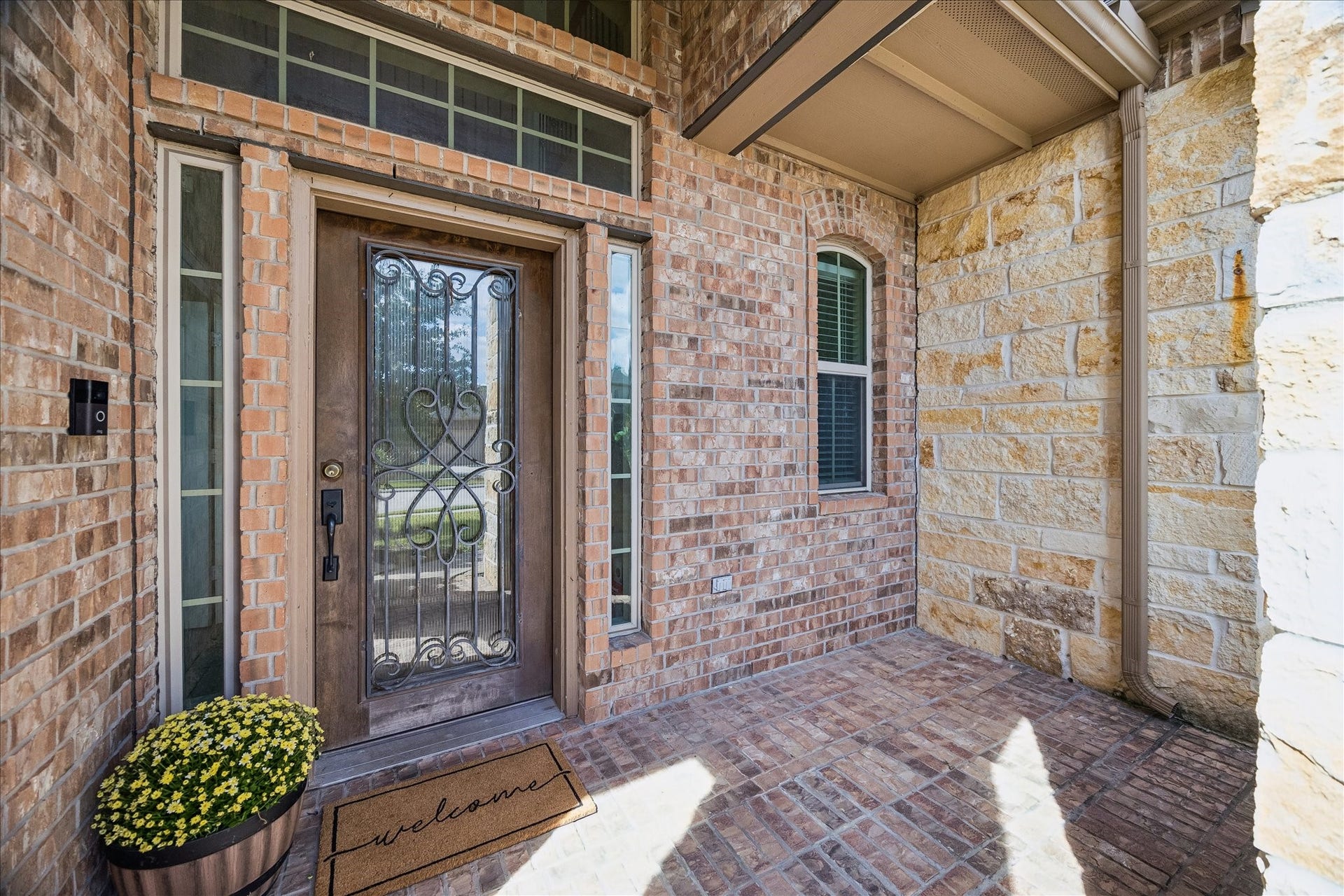 10018 Mahaffey Road, Tomball, TX 77375 Beautiful, welcoming front porch.