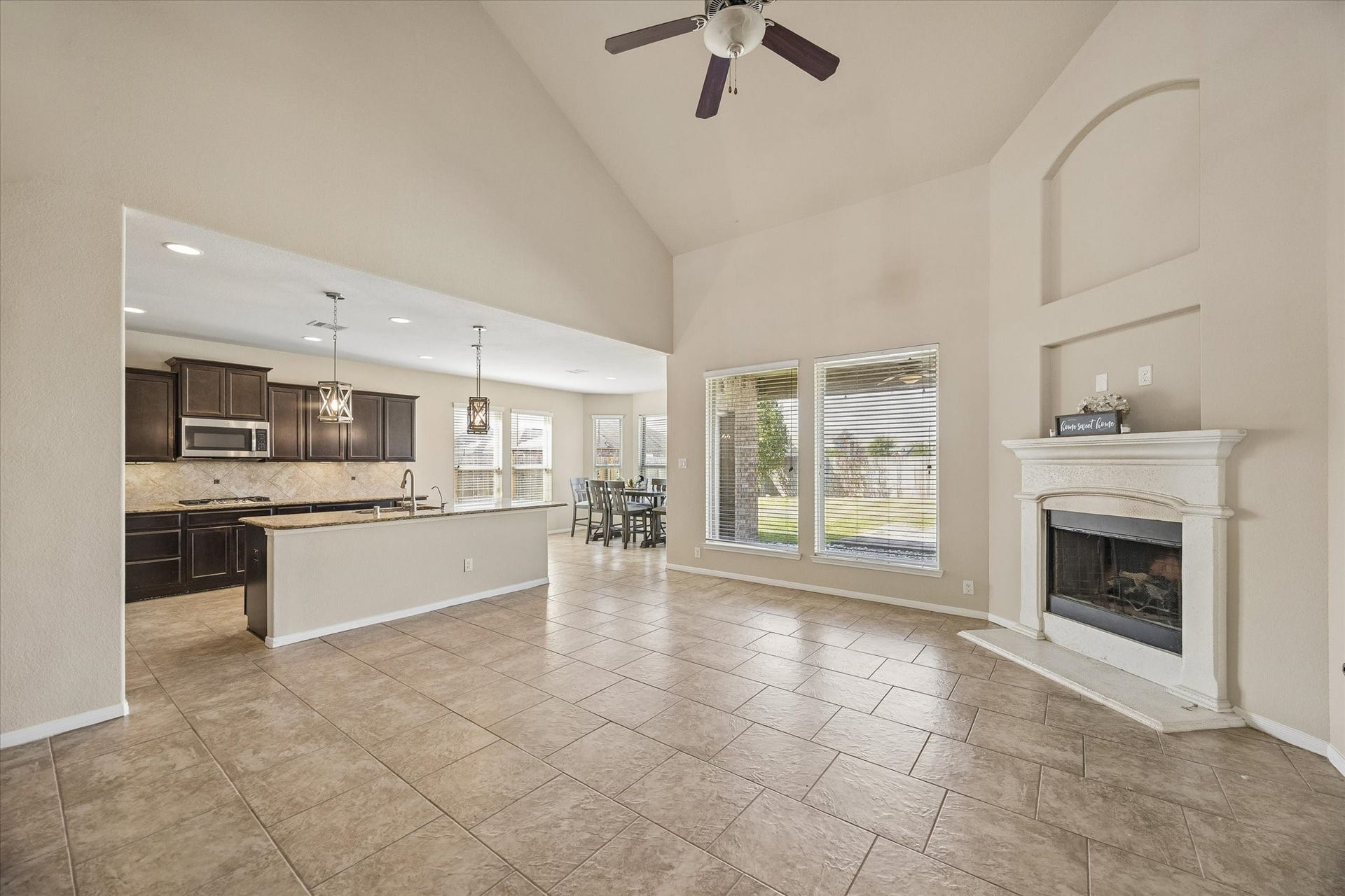 10018 Mahaffey Road, Tomball, TX 77375 Look at the natural light!