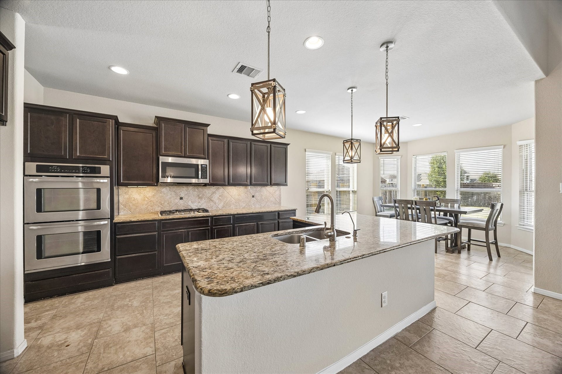 10018 Mahaffey Road, Tomball, TX 77375 Gorgeous granite island!