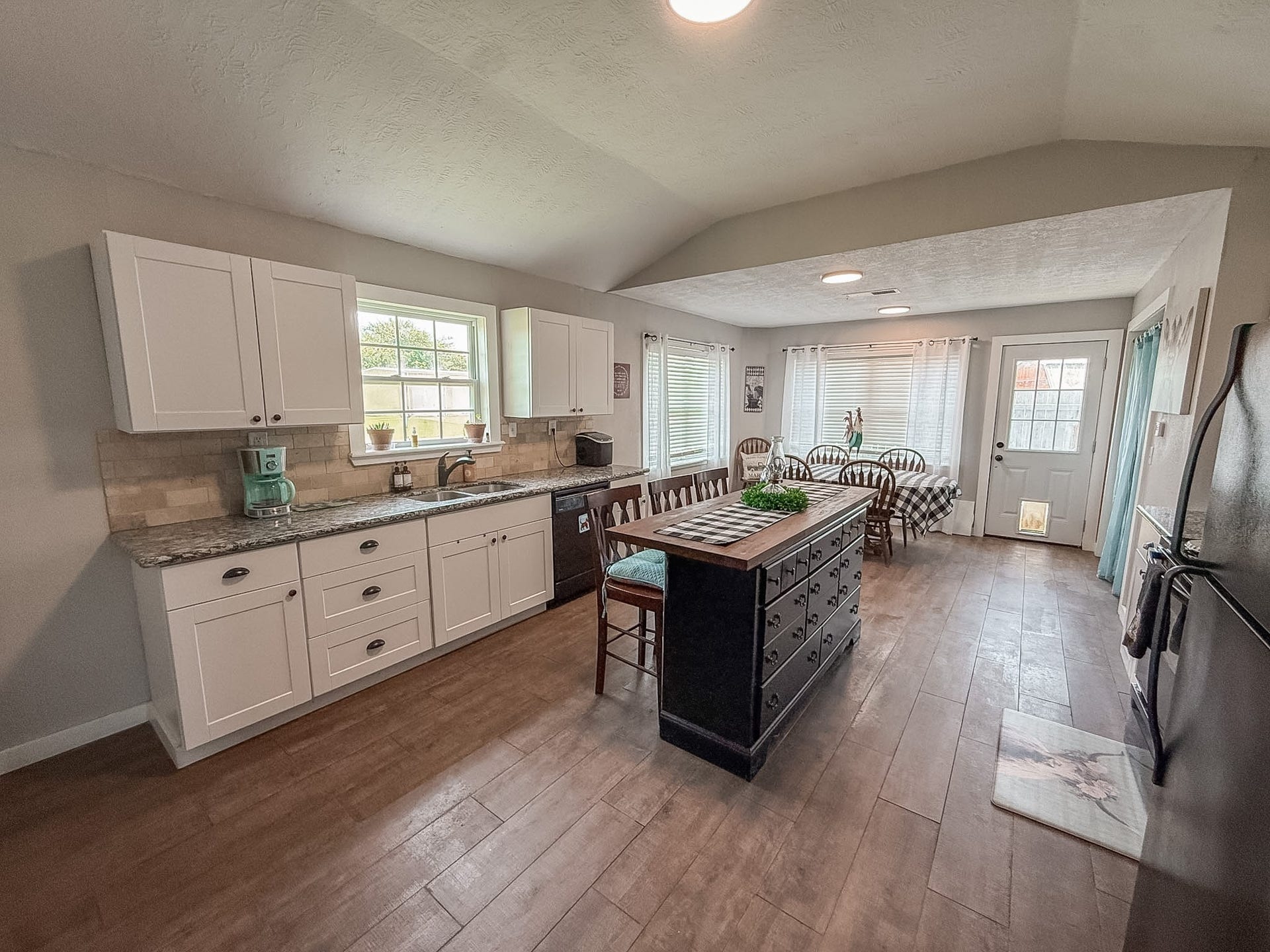 224 Maple Drive, Hitchcock, TX 77563 224 Maple Drive, Hitchcock, TX 77563