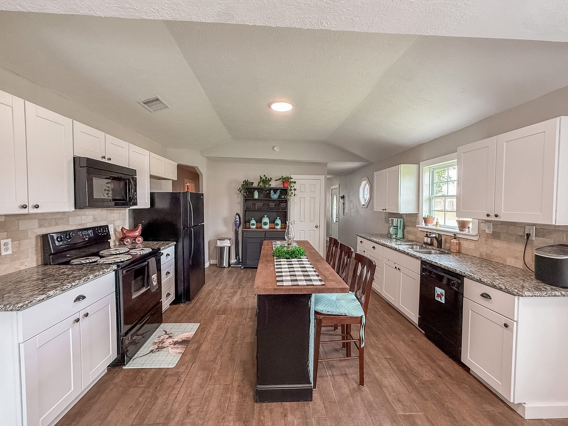 224 Maple Drive, Hitchcock, TX 77563 224 Maple Drive, Hitchcock, TX 77563