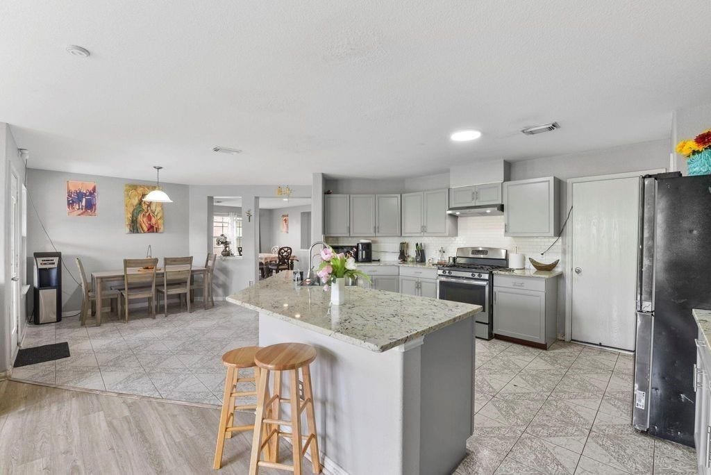 1022 Americana Drive, Missouri City, TX 77459 1022 Americana Drive, Missouri City, TX 77459