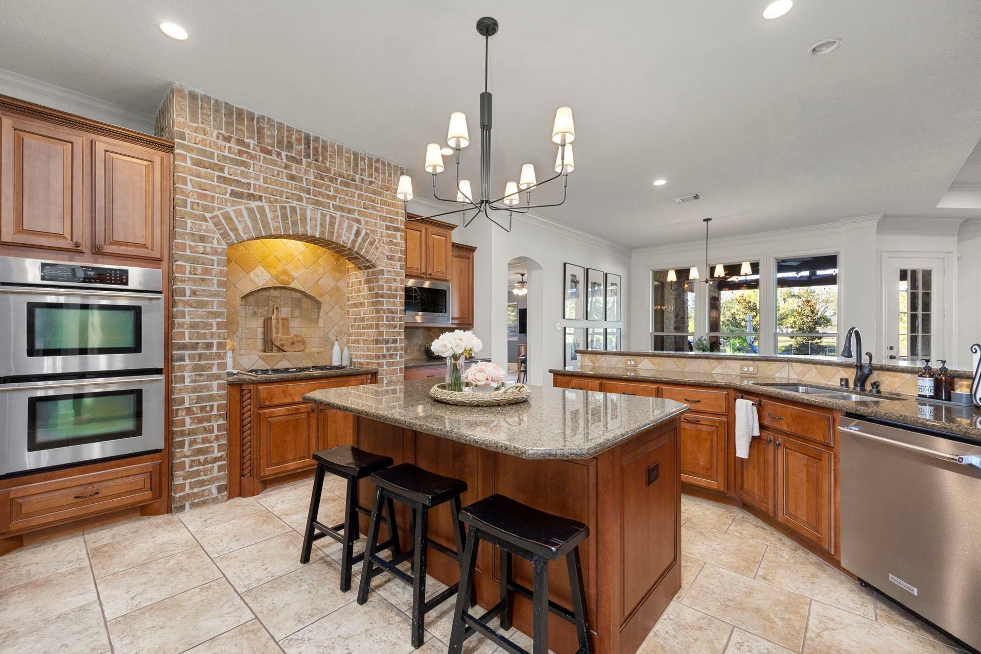 22 Parsonage Cove, Missouri City, TX 77459 Great view of the handsome brick alcove cooking area, Double Ovens, and open layout looking into the breakfast and living rooms.